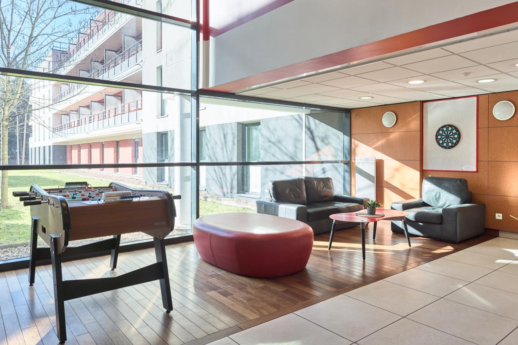 Comfort Aparthotel Versailles, St Cyr L'Ecole Saint-Cyr-lʼÉcole Exterior foto