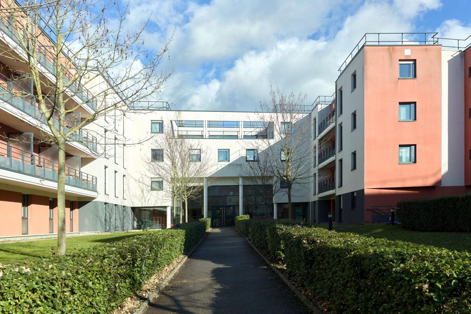 Comfort Aparthotel Versailles, St Cyr L'Ecole Saint-Cyr-lʼÉcole Exterior foto