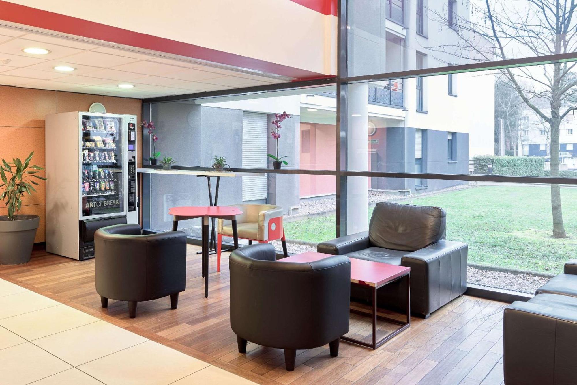 Comfort Aparthotel Versailles, St Cyr L'Ecole Saint-Cyr-lʼÉcole Exterior foto