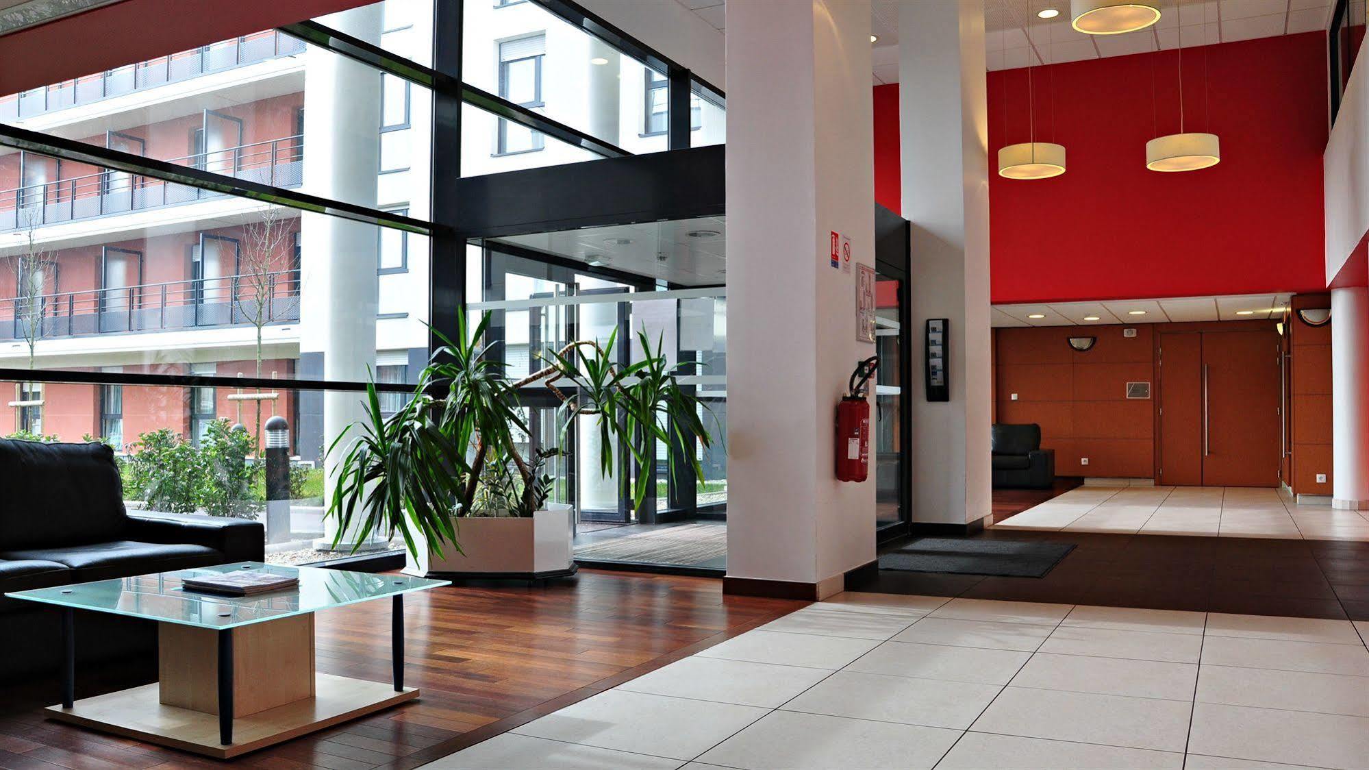 Comfort Aparthotel Versailles, St Cyr L'Ecole Saint-Cyr-lʼÉcole Exterior foto