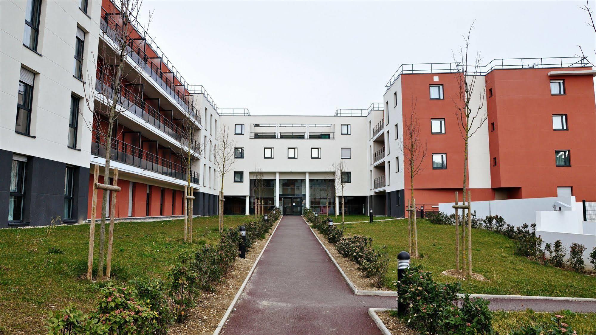 Comfort Aparthotel Versailles, St Cyr L'Ecole Saint-Cyr-lʼÉcole Exterior foto