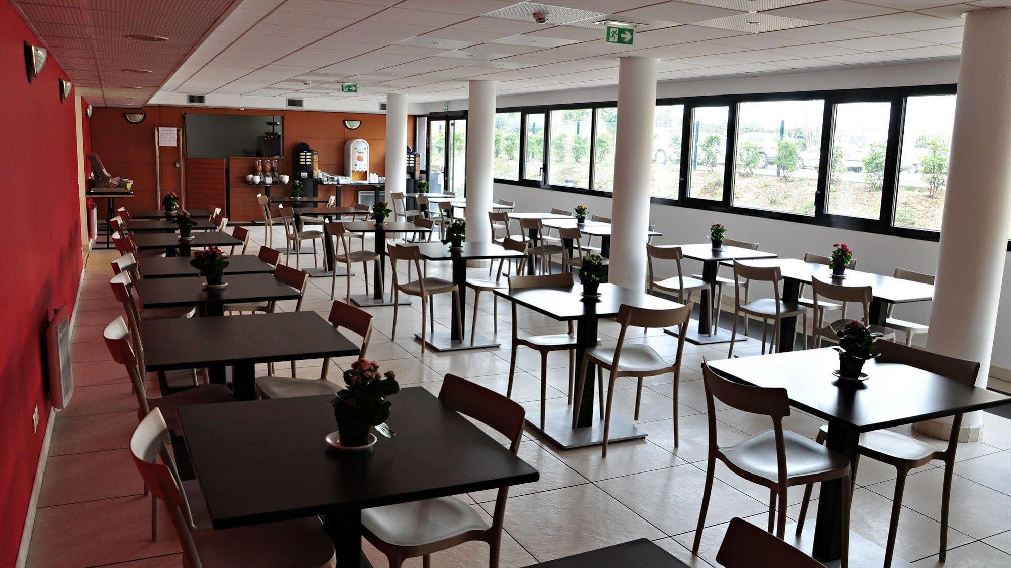 Comfort Aparthotel Versailles, St Cyr L'Ecole Saint-Cyr-lʼÉcole Exterior foto